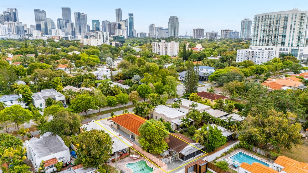 426 SW 26th Rd, Miami, FL à vendre - Photo du bâtiment - Image 2 de 20