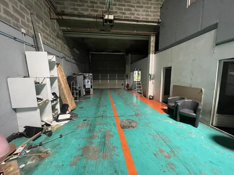 Flex in Aulnay-sous-Bois for lease - Interior Photo - Image 2 of 13