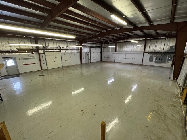 Plus de détails pour 1606 Commerce Dr, Sun Prairie, WI - Local d'activités à louer