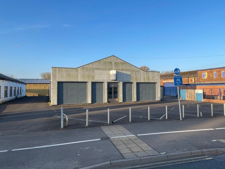 110-112 Southampton Rd, Salisbury à louer - Photo du bâtiment - Image 2 de 5