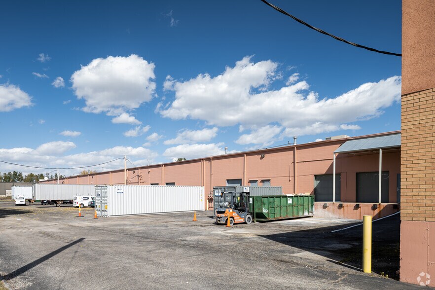18067-18099 Edison Ave, Chesterfield, MO for lease - Building Photo - Image 2 of 4