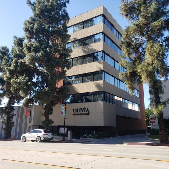 245 E Olive Ave, Burbank, CA à louer - Photo du bâtiment - Image 2 de 5