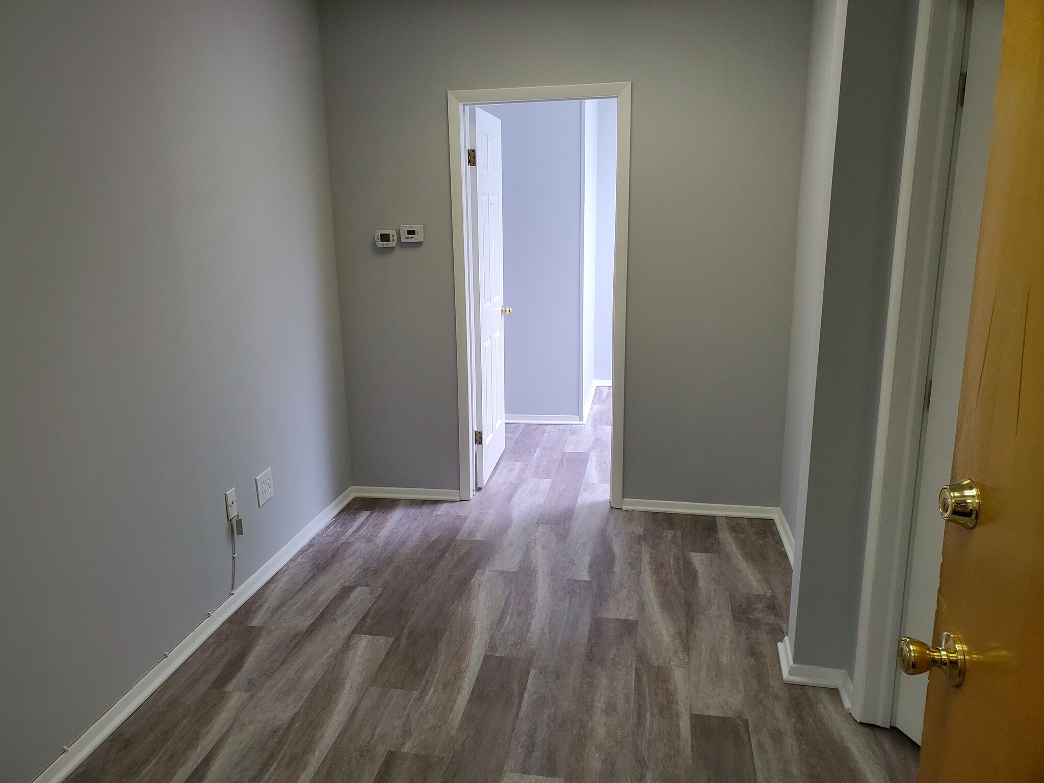 400-402 Main St, Metuchen, NJ for lease Interior Photo- Image 1 of 8