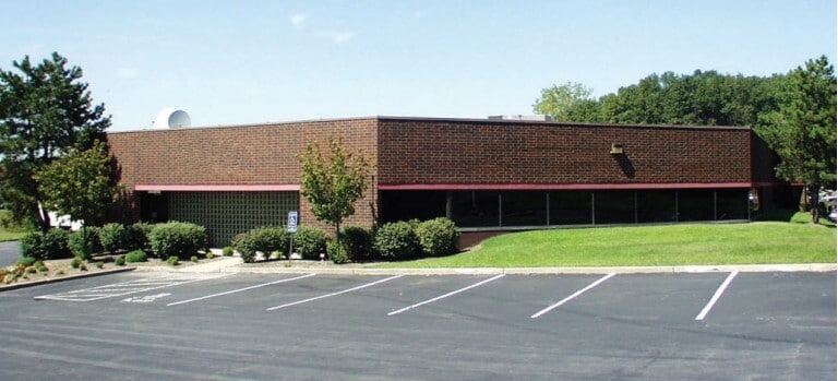 2310-2330 Millpark Dr, Maryland Heights, MO for lease - Building Photo - Image 1 of 1