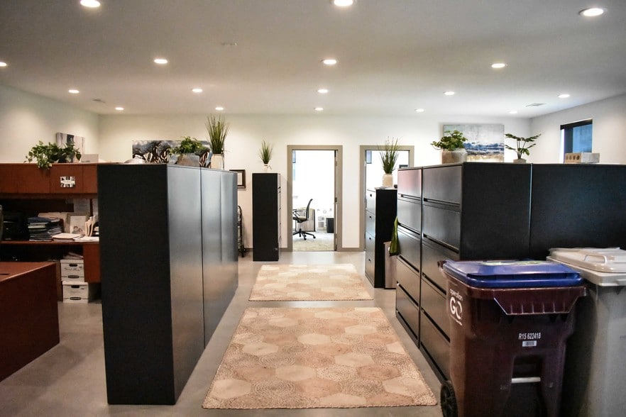 8101 McClure Dr, Fort Smith, AR for sale - Interior Photo - Image 3 of 4