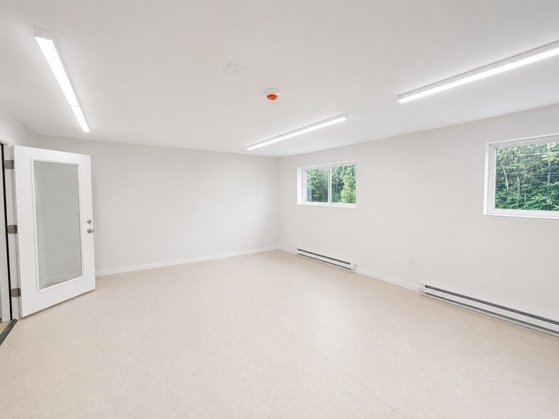 34 Route 125, Kingston, NH for lease - Building Photo - Image 3 of 16