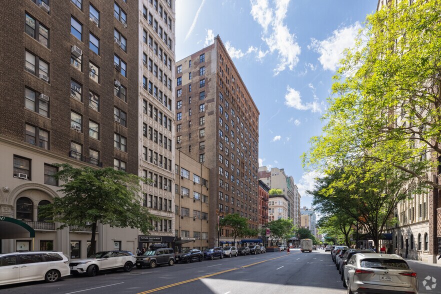 50-56 W 72nd St, New York, NY à louer - Photo du bâtiment - Image 2 de 4