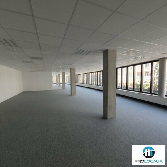 Commerce de détail dans Grenoble à louer - Photo du bâtiment - Image 1 de 15