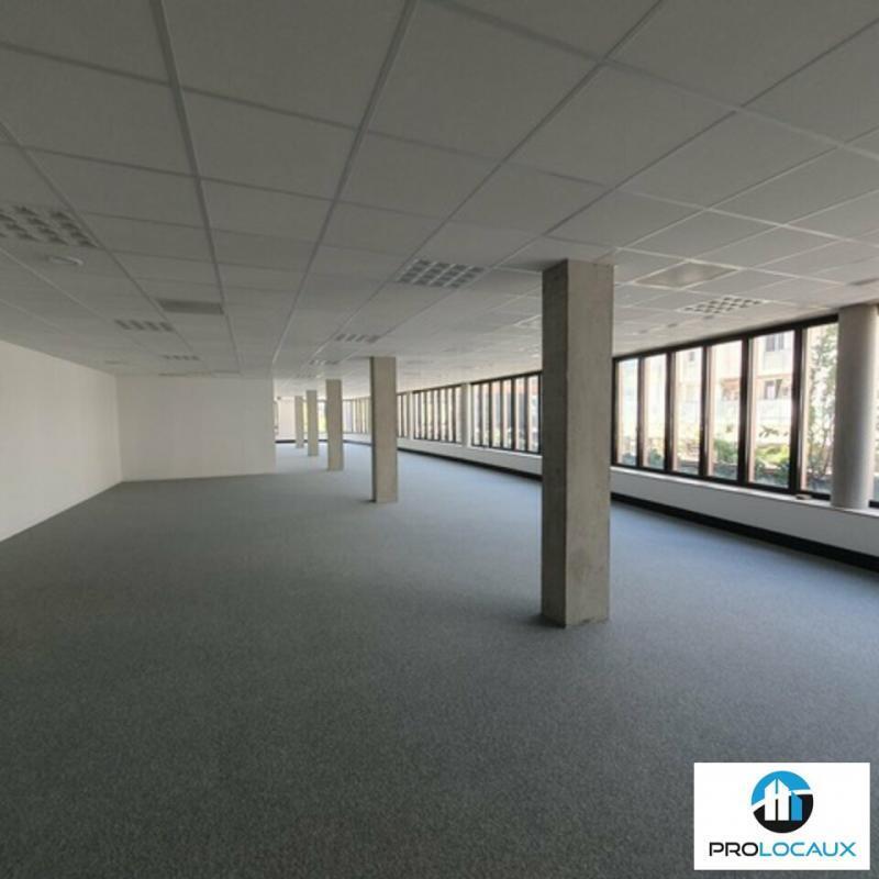 Retail in Grenoble for lease Building Photo- Image 1 of 16