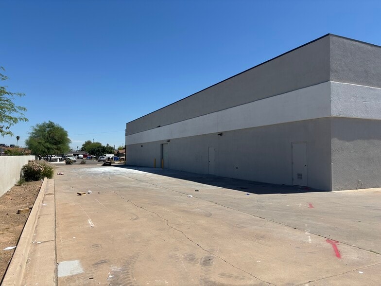 2424 E McDowell Rd, Phoenix, AZ for lease - Building Photo - Image 3 of 9