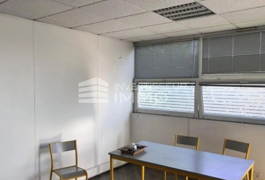 Office in Bondy for lease - Interior Photo - Image 3 of 5