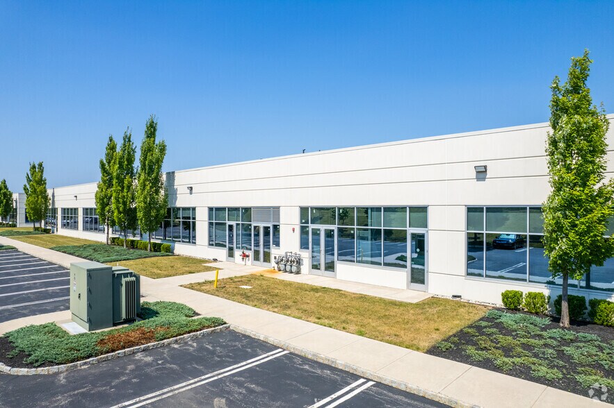 731 Arbor Way, Blue Bell, PA à louer - Photo du bâtiment - Image 3 de 7