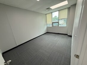 7 Glenwood Ave, East Orange, NJ for lease Interior Photo- Image 2 of 4