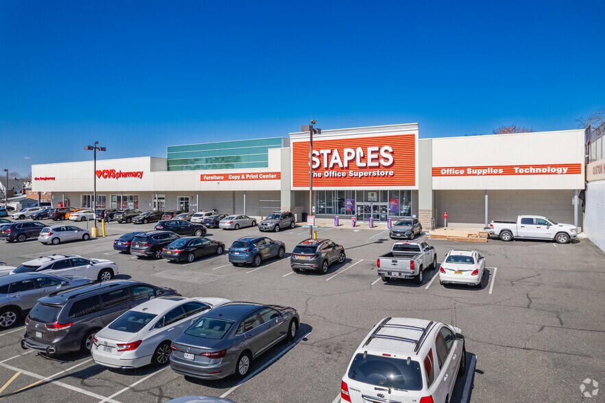 251-21 Jamaica Ave, Bellerose, NY à louer - Photo du bâtiment - Image 2 de 5