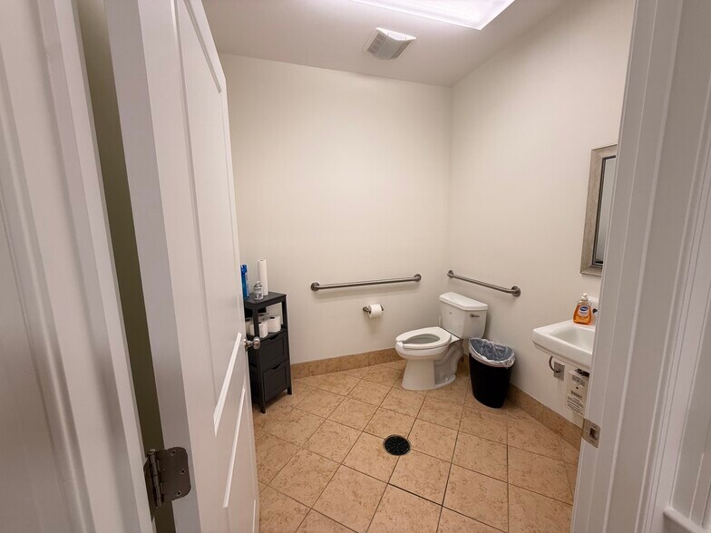 1020 Bryan Wood Loop, Savannah, GA for lease - Interior Photo - Image 3 of 7