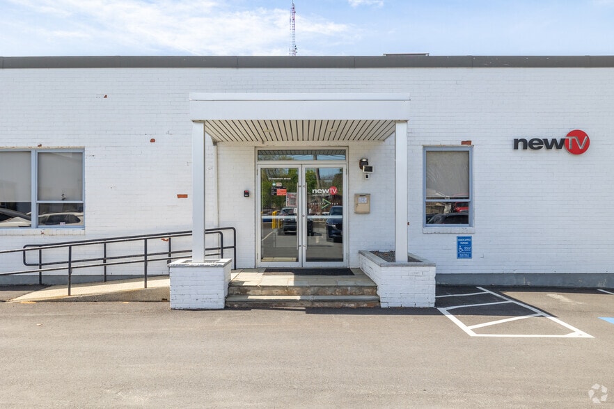 25-29 Needham St, Newton, MA for lease - Building Photo - Image 2 of 16