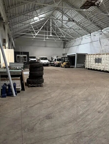 Flex in Le Havre for lease - Building Photo - Image 1 of 3