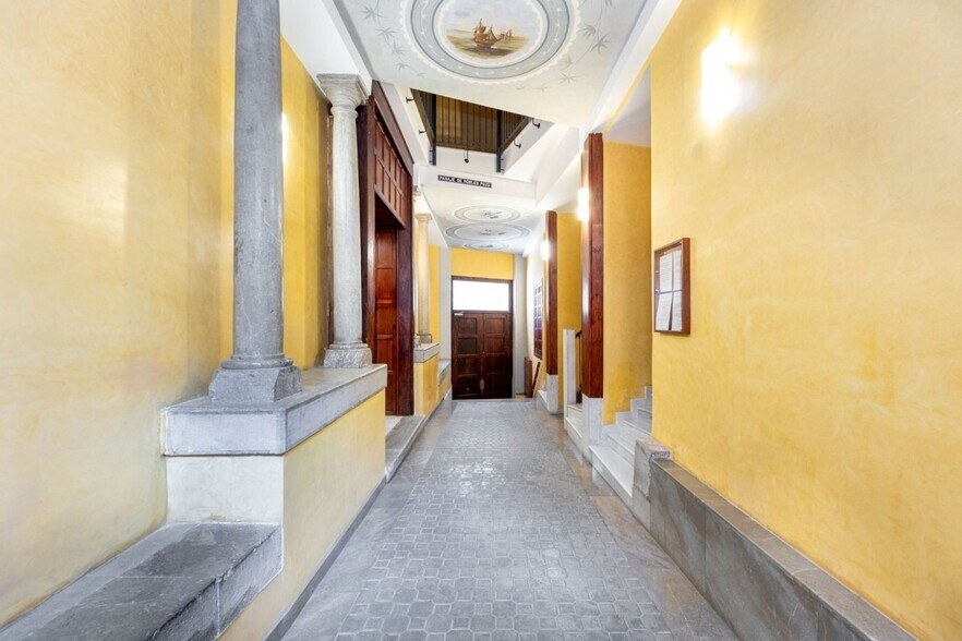 Commerce de détail dans Granada, Granada à vendre - Photo du bâtiment - Image 2 de 17