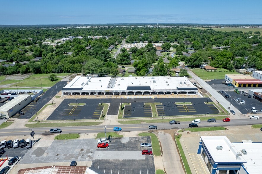 1010-1050 N Flood Ave, Norman, OK for lease - Aerial - Image 2 of 3