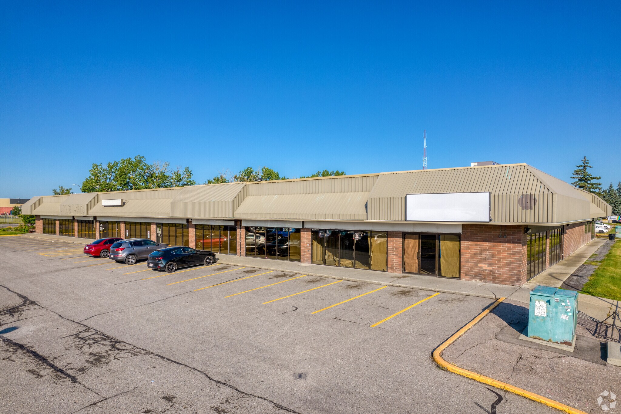 2936 Radcliffe Dr SE, Calgary, AB for sale Primary Photo- Image 1 of 1