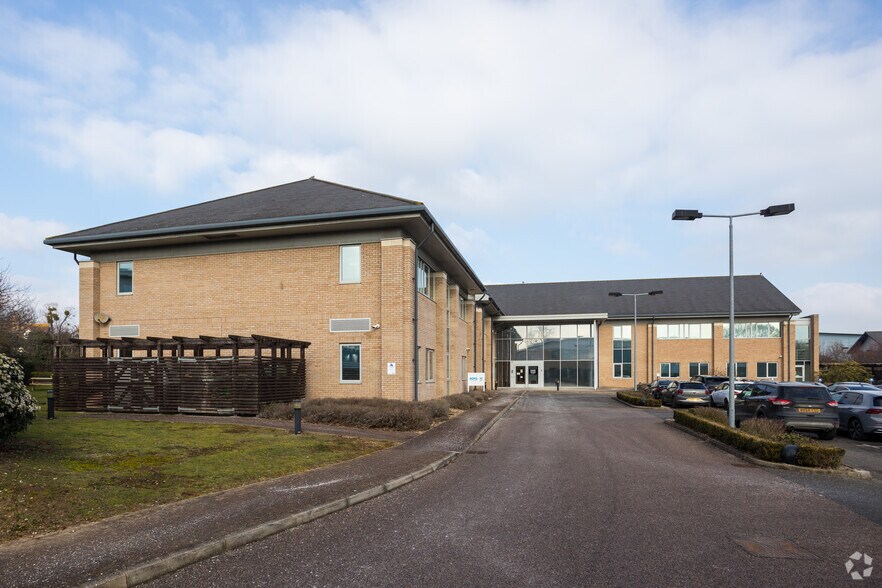 23 Springfield Lyons Appr, Chelmsford for lease - Primary Photo - Image 1 of 4