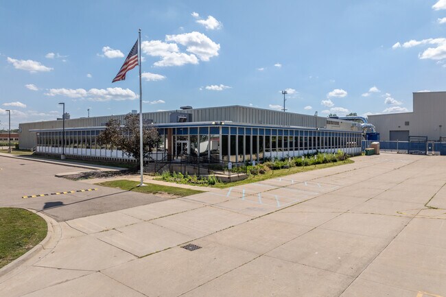 Plus de détails pour 12001 Farmington Rd, Livonia, MI - Industriel à louer