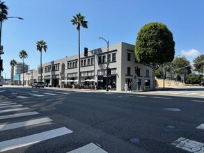 9701-9725 Santa Monica Blvd, Beverly Hills, CA à louer Photo du bâtiment- Image 2 de 8