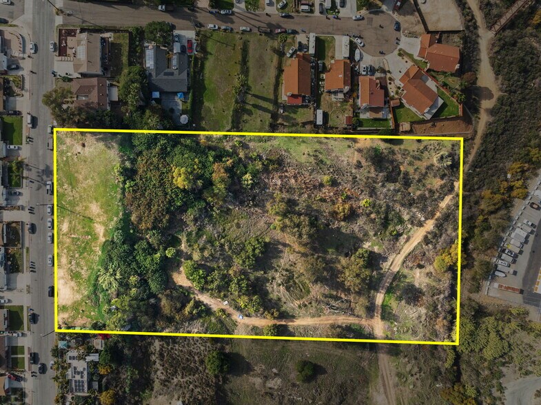 8840 Leigh Ave, Spring Valley, CA à vendre - Photo du bâtiment - Image 3 de 13