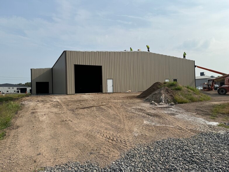 3222 Louis Ave, Eau Claire, WI for lease - Building Photo - Image 2 of 2