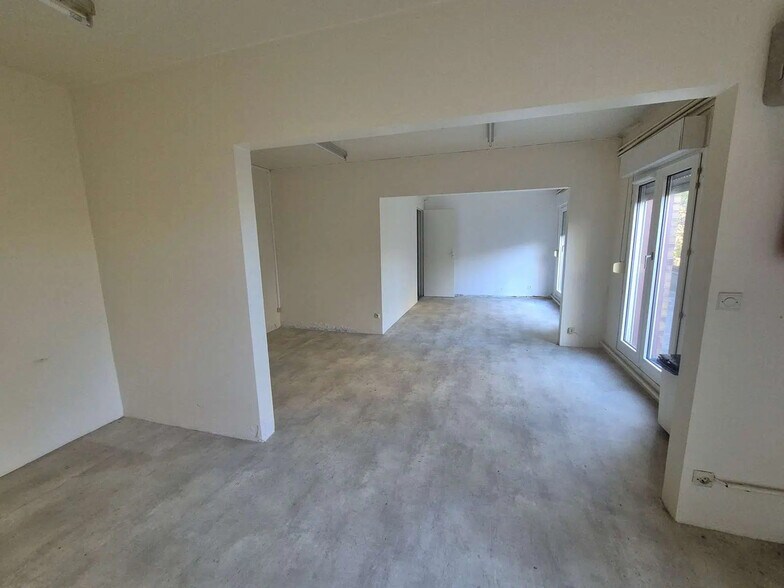 Bureau dans Dammarie-Les-Lys à louer - Photo intérieure - Image 2 de 3