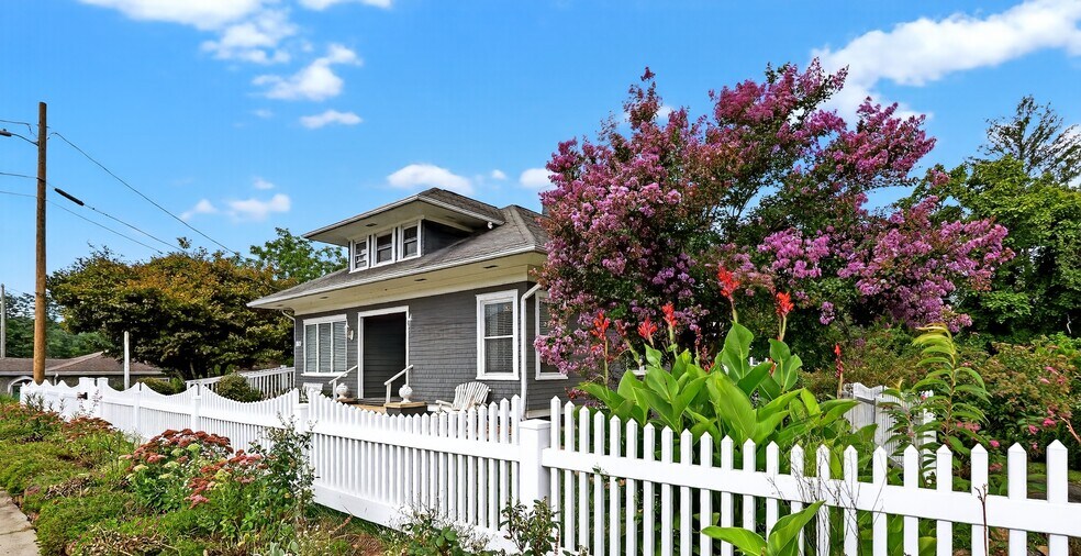 178 S Caldwell St, Brevard, NC à vendre - Photo du bâtiment - Image 2 de 34