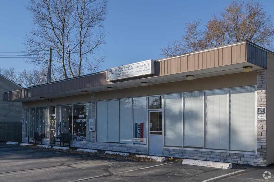 697-699 Willett Ave, Riverside, RI for sale - Primary Photo - Image 1 of 5