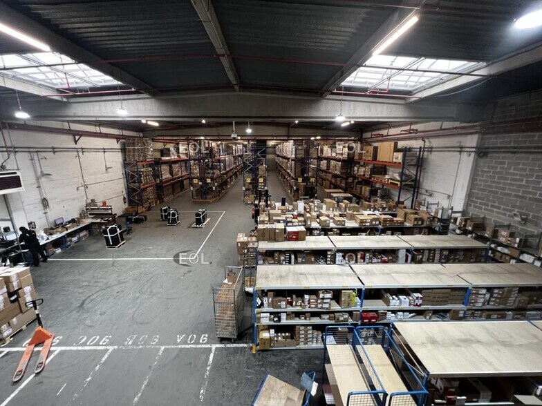 Flex in Saint-Denis for lease - Building Photo - Image 1 of 16