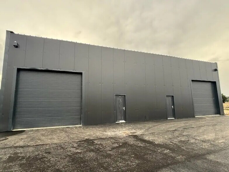 Flex in Sablet for lease - Building Photo - Image 1 of 9