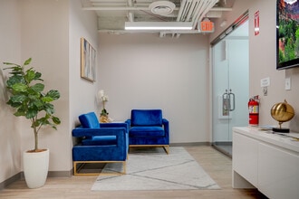 2100 Travis St, Houston, TX for lease Interior Photo- Image 2 of 12