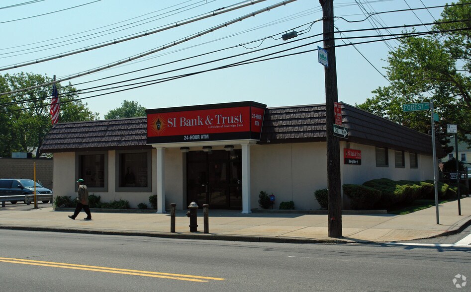 1630 Forest Ave, Staten Island, NY à vendre - Photo du bâtiment - Image 2 de 3