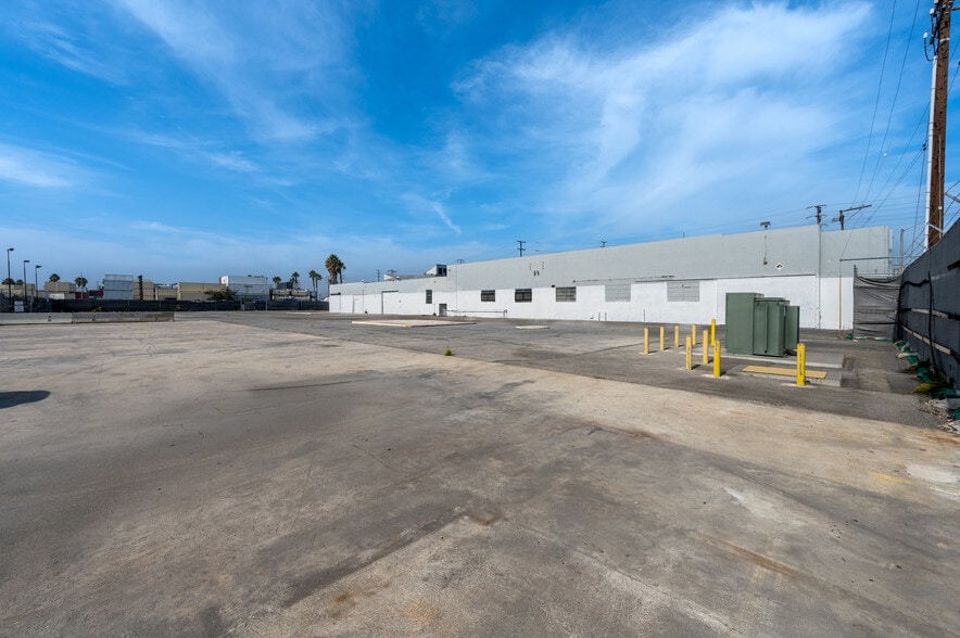1700 W Anaheim St, Long Beach, CA à louer - Photo du bâtiment - Image 2 de 10