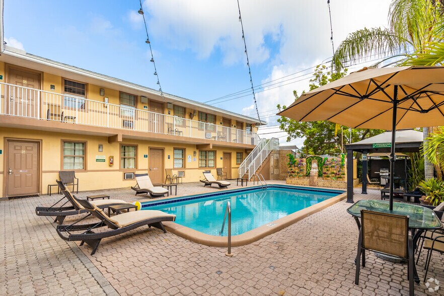 SHERIDAN HOSPITALITY BUSIN & PROP SALE. portefeuille de 3 propriétés à vendre sur LoopNet.ca - Photo du bâtiment - Image 1 de 40