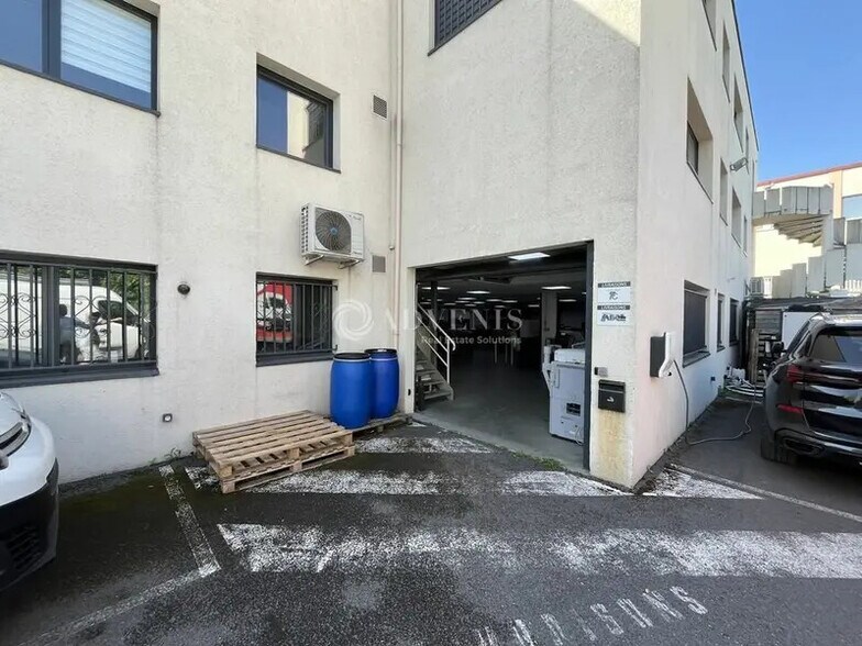 Bureau dans Neuilly-Plaisance à vendre - Photo du bâtiment - Image 2 de 12