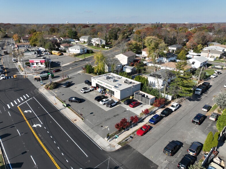 2259 Jerusalem Ave, North Bellmore, NY à vendre - Photo du bâtiment - Image 2 de 2