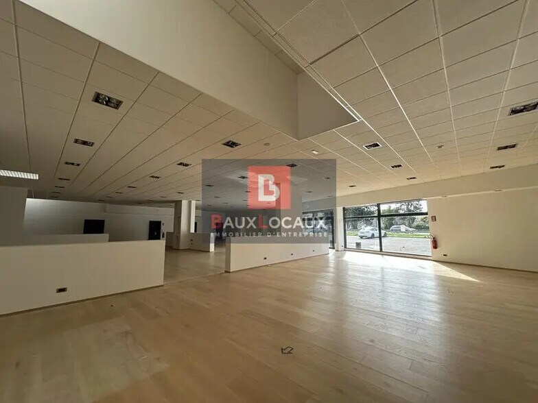 Retail in Avignon for lease - Building Photo - Image 3 of 7