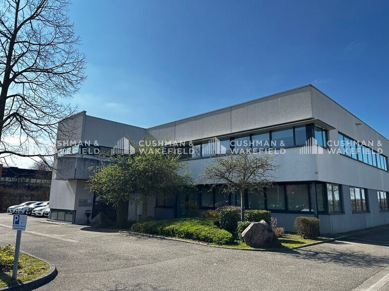Office in Entzheim for lease - Building Photo - Image 1 of 11