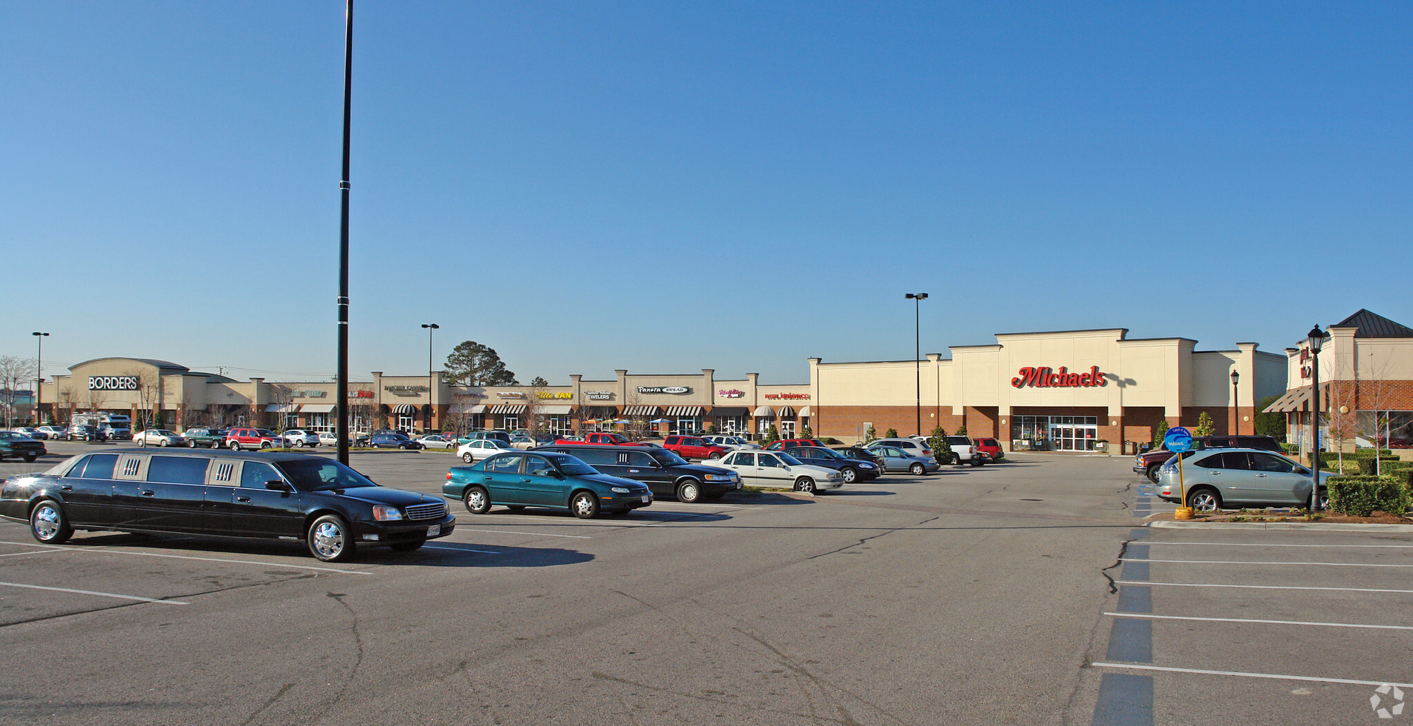 729 First Colonial Rd, Virginia Beach, VA for lease Building Photo- Image 1 of 10