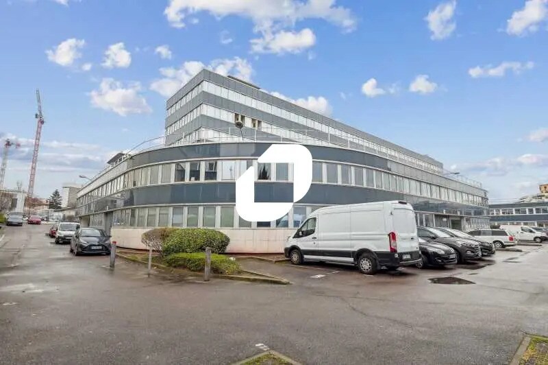 Office in Nanterre for sale - Building Photo - Image 3 of 3