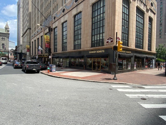 1 E Penn Sq, Philadelphia, PA for lease - Building Photo - Image 2 of 4