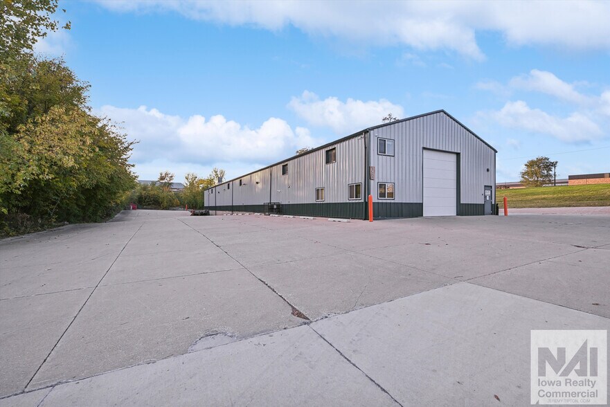 1402 SW 18th St, Cedar Rapids, IA à louer - Photo du bâtiment - Image 2 de 33