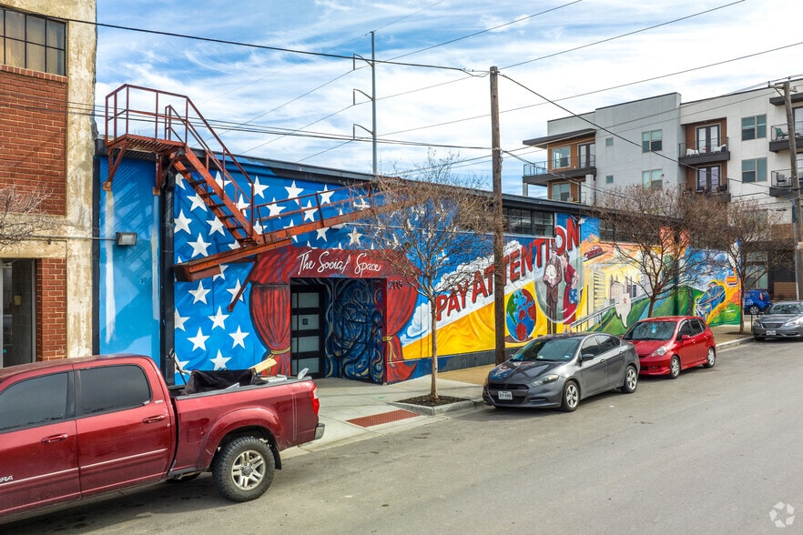 205 S Calhoun St, Fort Worth, TX for lease - Building Photo - Image 2 of 10