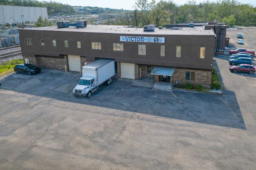 1 Victor Way, Sharon, PA à vendre - Photo du bâtiment - Image 1 de 39