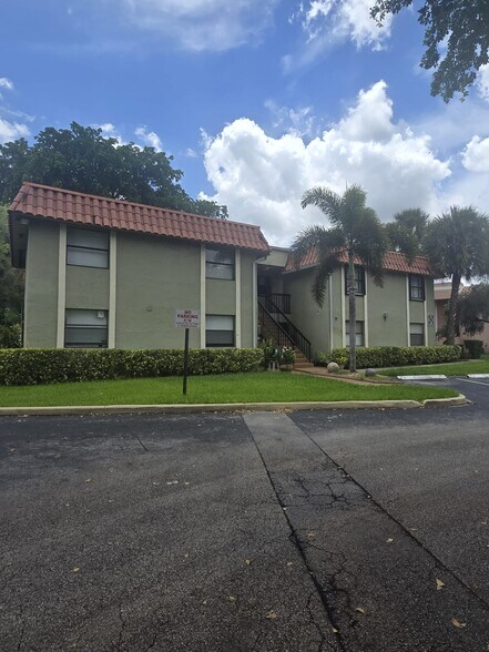 BULK CONDO PORTFOLIO portefeuille de 3 propriétés à vendre sur LoopNet.ca - Photo du bâtiment - Image 3 de 29