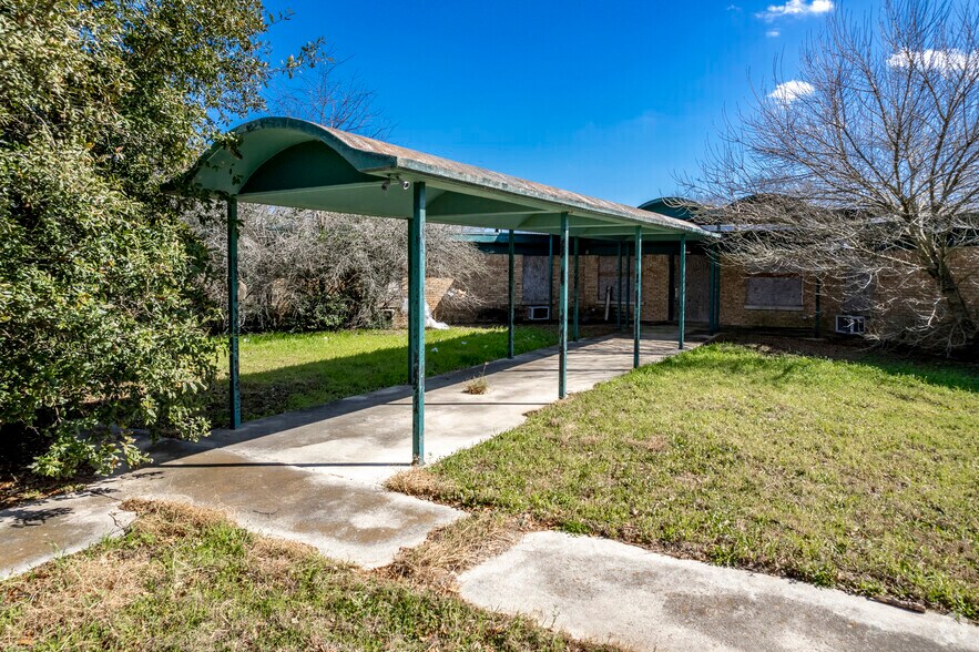 1800 Cartwheel Dr, Gonzales, TX à vendre - Photo du bâtiment - Image 1 de 8